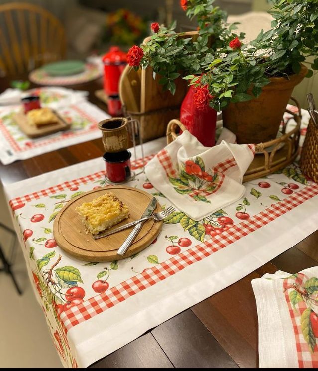 Trilho de Mesa Coleção Maria Cereja